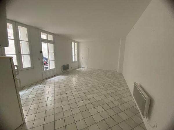 A VENDRE LA ROCHELLE CENTRE VILLE APPARTEMENT T2 D'ENVIRON 53M2 ,  La rochelle