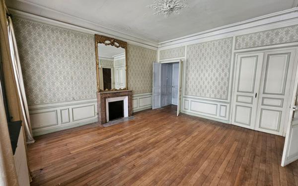Immeuble à vendre    8 pièces • 280,60 m2 Reims