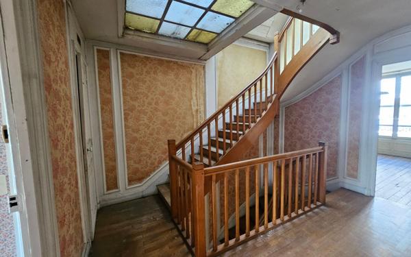 Immeuble à vendre    8 pièces • 280,60 m2 Reims