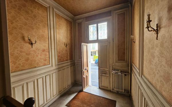 Immeuble à vendre    8 pièces • 280,60 m2 Reims