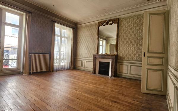 Immeuble à vendre    8 pièces • 280,60 m2 Reims