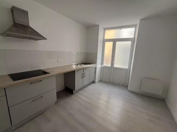 Location                                                      Appartement
                        
                     3 pièces                      55 m2                     à Millau