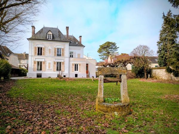 Sublime demeure bourgeoise d'une superficie de 240m² idéalement située au coeur du centre ville de Luzarches
