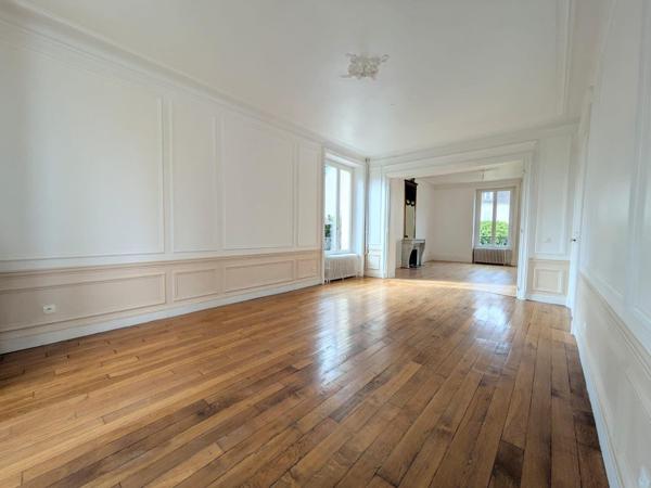Sublime demeure bourgeoise d'une superficie de 240m² idéalement située au coeur du centre ville de Luzarches