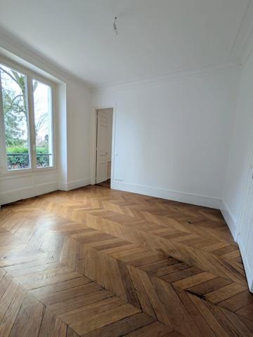 Sublime demeure bourgeoise d'une superficie de 240m² idéalement située au coeur du centre ville de Luzarches