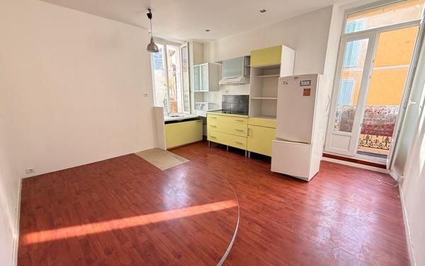 Appartement à vendre    2 pièces •  Hyères