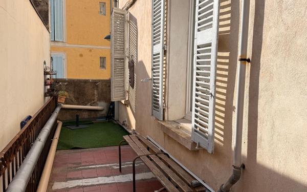 Appartement à vendre    2 pièces •  Hyères