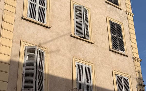 Appartement à vendre    2 pièces •  Hyères