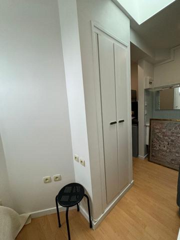 Studio meublé 9 m² - rue Jean Richepin 75016 PARIS