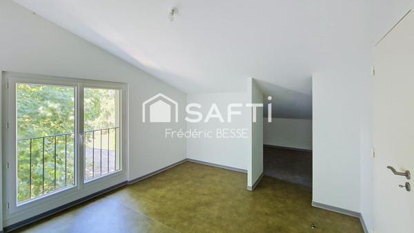 Maison T6 125m² avec garages et jardin de 2200m².