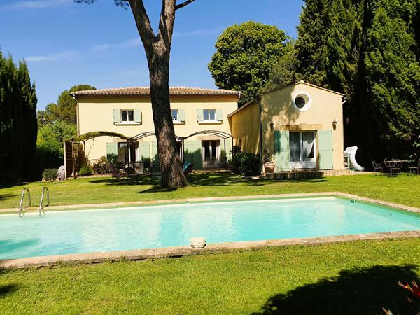 Villa T7 d'environ 243M2 sur parcelle de 2340 M2, proche Venelles et Puyricard