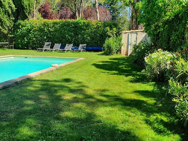 Villa T7 d'environ 243M2 sur parcelle de 2340 M2, proche Venelles et Puyricard