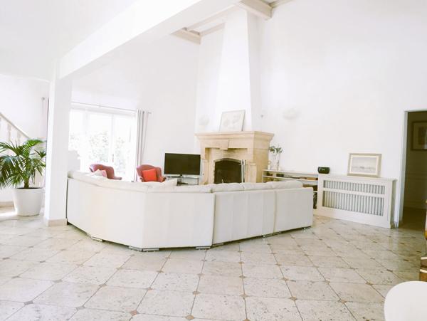 Villa T7 d'environ 243M2 sur parcelle de 2340 M2, proche Venelles et Puyricard