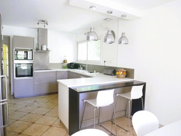 Villa T7 d'environ 243M2 sur parcelle de 2340 M2, proche Venelles et Puyricard