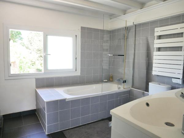 Villa T7 d'environ 243M2 sur parcelle de 2340 M2, proche Venelles et Puyricard