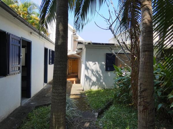 97480 Saint Joseph ensemble immobilier env 280m²  sur 610m² centre ville