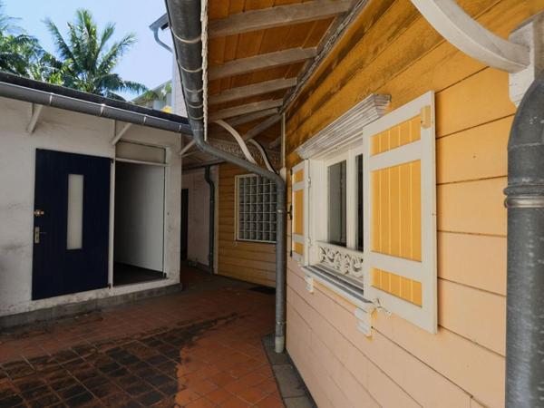 97480 Saint Joseph ensemble immobilier env 280m²  sur 610m² centre ville