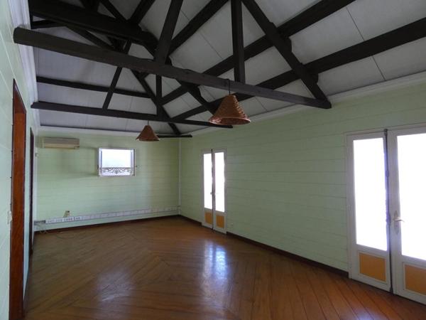 97480 Saint Joseph ensemble immobilier env 280m²  sur 610m² centre ville