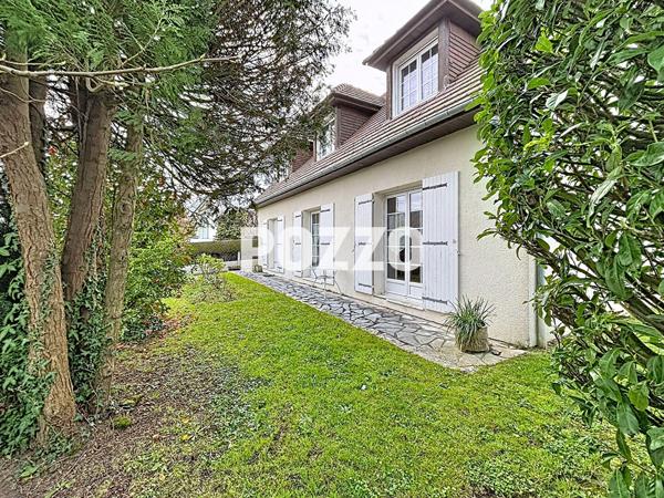 Coutances maison dans Résidence calme, 900 mètres du centre ville, 150 m2 environ, terrain de 900 m² COUTANCES