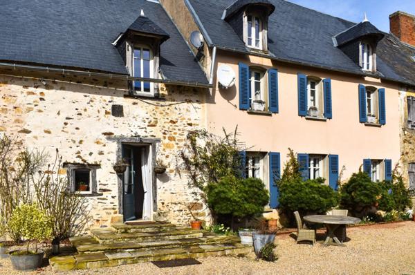 Dpt Creuse (23), à vendre Villard - Château de 9 pièces 320 m2 - Maison de gardien 4 pièces 114 m2 - Terrain 8770 m2
