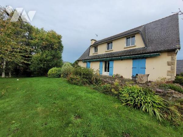 Située sur la côte d'Emeraude à DINARD, cette maison de 6 pièces, d'une surface de 189m², compr...