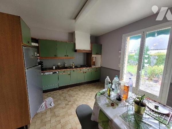 Située sur la côte d'Emeraude à DINARD, cette maison de 6 pièces, d'une surface de 189m², compr...