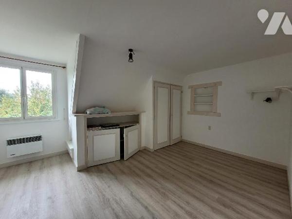 Située sur la côte d'Emeraude à DINARD, cette maison de 6 pièces, d'une surface de 189m², compr...