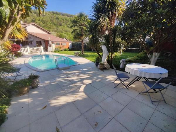 Maison 4 chambres 134m² avec piscine + garage double