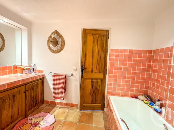 Maison à vendre  6 pièces - 261 m2 LA CROIX VALMER - 83