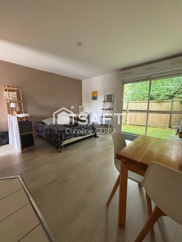 Appartement prêt à être habité, vendu meublé et équipé.