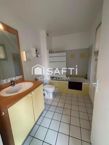 Appartement prêt à être habité, vendu meublé et équipé.