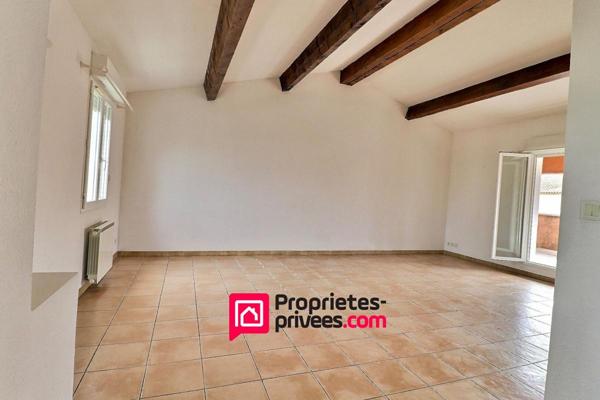 Uzes, proche centre ville , appartement avec terrasse et parking