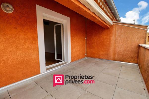 Uzes, proche centre ville , appartement avec terrasse et parking