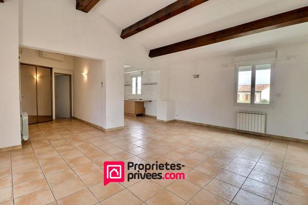 Uzes, proche centre ville , appartement avec terrasse et parking