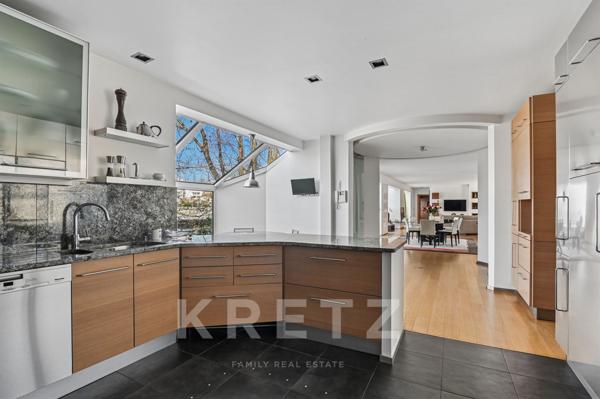 Maison d'architecte avec grand jardin et piscine en bord de Seine