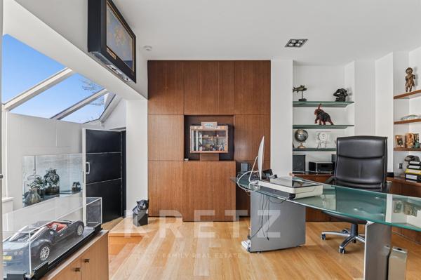 Maison d'architecte avec grand jardin et piscine en bord de Seine