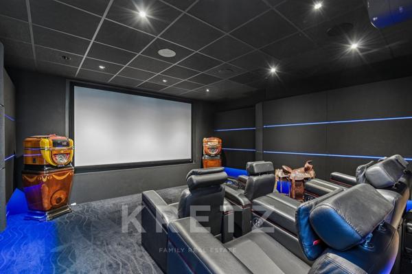 Maison d'architecte avec grand jardin et piscine en bord de Seine