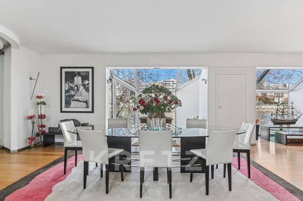 Maison d'architecte avec grand jardin et piscine en bord de Seine