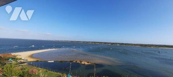 A ARCACHON - GIRONDE (33)
Superbe DUPLEX en 1ère ligne dans résidence de standing avec doubles...