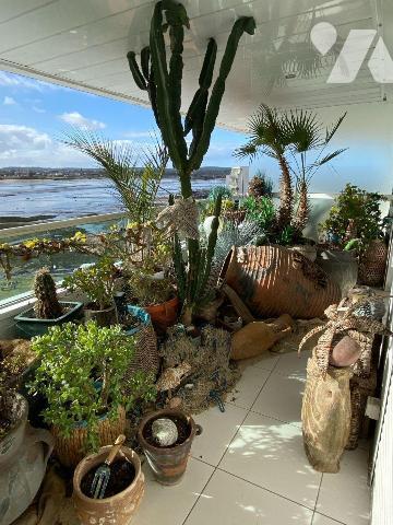 A ARCACHON - GIRONDE (33)
Superbe DUPLEX en 1ère ligne dans résidence de standing avec doubles...