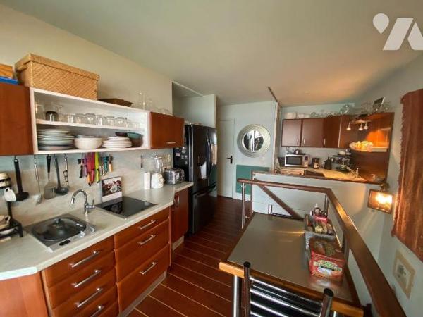 A ARCACHON - GIRONDE (33)
Superbe DUPLEX en 1ère ligne dans résidence de standing avec doubles...