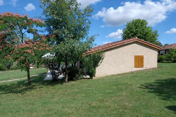 Maison dans un village de vacances à Gourdon