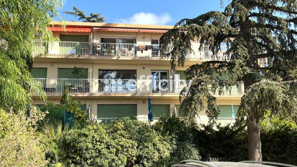 Appartement
         3 pièces
        - 56 m² Bien prestige 569 000 € *