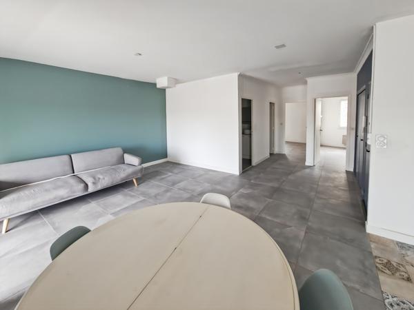 Puisserguier (34620) Superbe appartement rénové T3 avec une vue imprenable et stationnement privatif