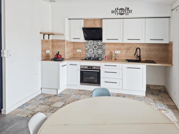 Puisserguier (34620) Superbe appartement rénové T3 avec une vue imprenable et stationnement privatif