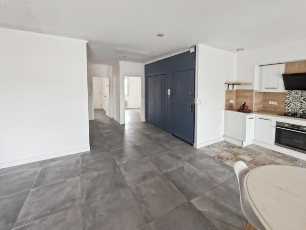 Puisserguier (34620) Superbe appartement rénové T3 avec une vue imprenable et stationnement privatif