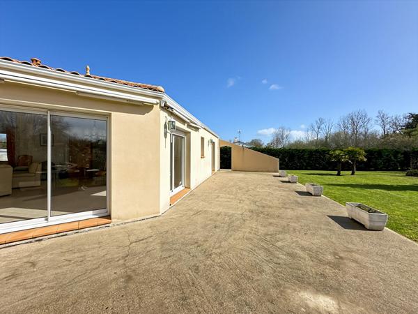 Maison de bonne construction - proche bourg