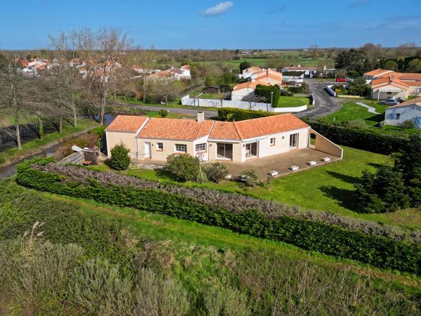 Maison de bonne construction - proche bourg