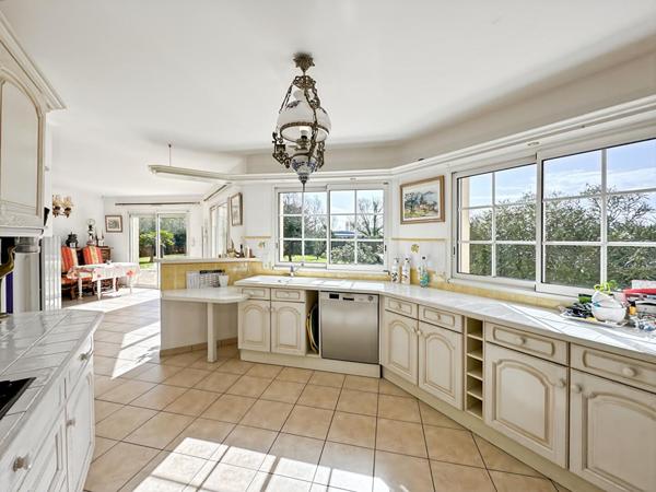 Maison de bonne construction - proche bourg