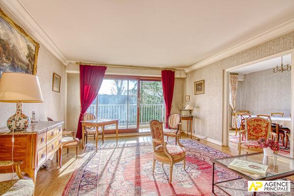 Versailles Rive-Droite Appartement 6 pièces 127.52 m² carrez situé au 1er étage avec ascenseur, terrasse, cave et double box 880 000 € **  - Référence  28339
